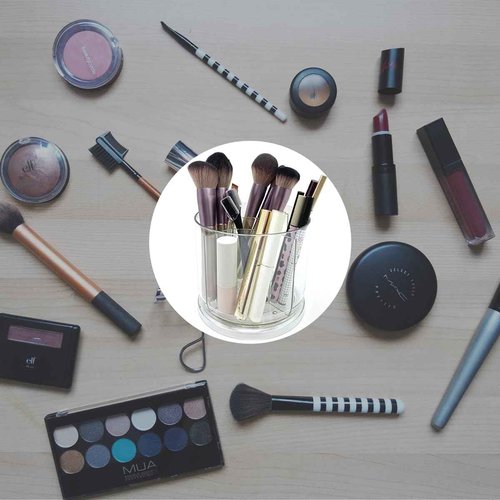 LOOENM Makeup Brush Holder 360 Rotating Makeup Brushes Organizer for Vanity, 5 Slots Makeup Organizers & Storage, Multi-Functional Pencil Pen Holder for Desk, Cosmetic Storage Container Cup (Clear)