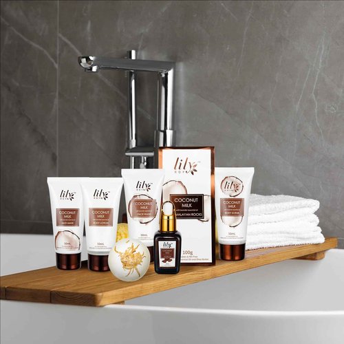 Coconut Vanilla Spa Gift Set for Women Christmas Gifts - Luxurious 28-Piece Body Care Collection, Moisturizing Bath & Body Basket Gift Set for Mother's Day, Birthday, Self Care Gift