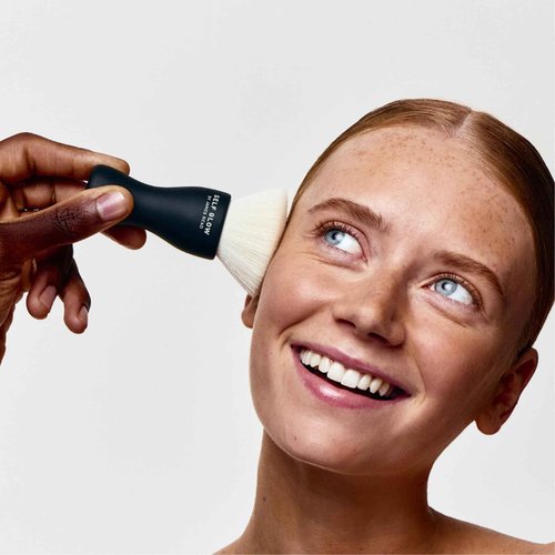 Self Glow by James Read - Sunbrush Face + Body Glow Brush | Ultra-Soft, Synthetic, Hypoallergenic Fibres | Vegan, Cruelty-Free, Recycled Plastic