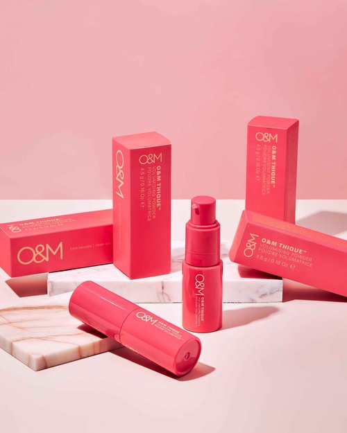 O&M Thique Volumising Powder, Root Lifting Texture Powder, Hair Volume Boost for Women & Men, Dry Styling Formula, Volumizer for Fine Strands, Airless Pump Design, Professional Hair Products, 4.5g