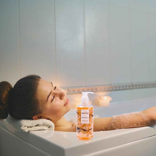 Luxury Spa Gifts for Women – 8 Pc Vanilla Scented Bath and Body Set with Bubble Bath, Lotion & More – Luxury Self Care Kit for Wife, Mom, Girlfriend, Birthday Gifts for Women by Draizee