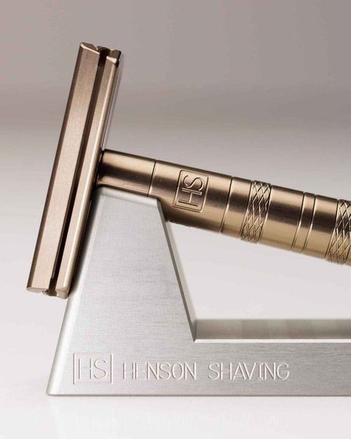 The Henson Razor Stand - Lightweight and Highly Durable Safety Razor Stand for Men and Women - Aluminum Razor Holder Designed for Henson AL13, Henson AL13-M, Henson Ti22
