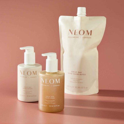 Neom Great Day Exfoliating Hand Wash, 300ml IWild mint and mandarin I Blended with orange peel to exfoliate I 100% Recyclable Bottle I Refillable