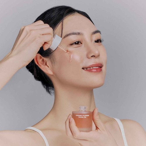 Whamisa Organic Flowers Facial Oil Deep Rich, Hydrating Watery Formula with Fermented Ingredients & Postbiotics, Nourishing, Glowing Hydration (32ml)