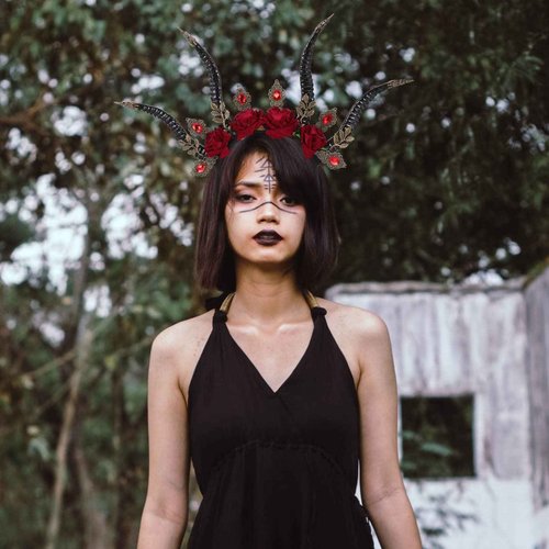 Beavorty Halloween Horn Headband Roses Garland Gothic Hairband Gothic Demon Crystal Headpieces Forest Animal Photography Props for Halloween Headdress Cosplay