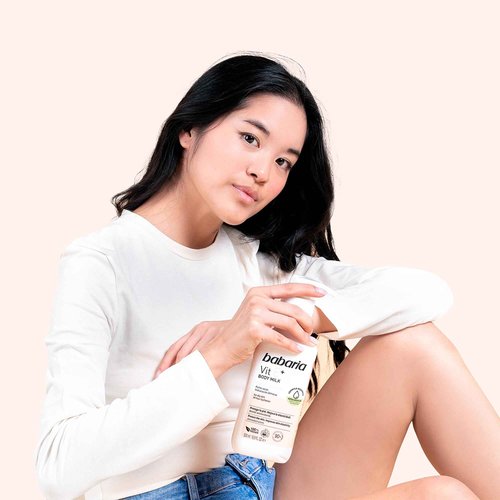 Babaria Vitamin E Body Milk - Moisturizing Body Lotion for Women and Men - Dry Skin Body Cream - Boosts Collagen Production - Light Texture - 2 pc