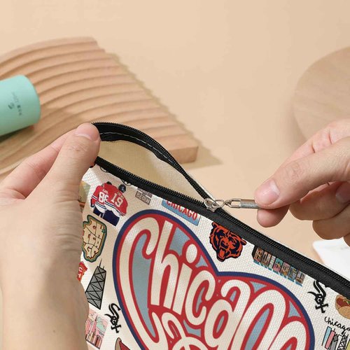Chicago Travel Gift Cosmetic Bag Chicago Lover Gifts Makeup Bag Chicago Souvenir Gift Chicago State Welcome Gift for Women Friends Sister Birthday Christmas Bachelorette Party Favors Girls Trip Gifts