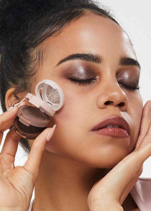Kaja Beauty Bento Collection | Glitter + Shimmer + Matte | 21 Cold Brew Einspänner - Soft Ash Gray | 2019 Best of Beauty Award in Glitter