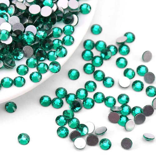 4320 Pieces Rhinestones for Christmas Decoration Flatback Glass Crystal Red Clear Green Rhinestone for X-mas Crafts DIY Nails Makeup Face Clothes Shoes(SS20,4.8-5.0MM)