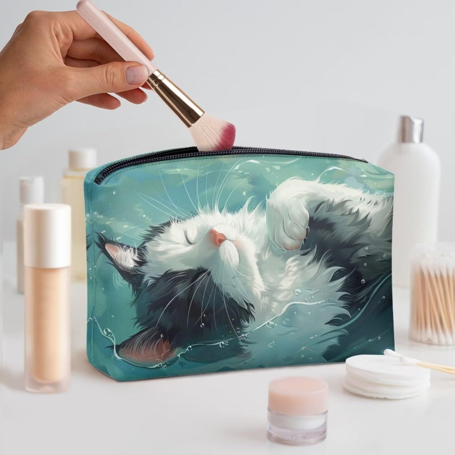 ELEDIZI Cute Sleeping Cat Makeup Bag for Purse Travel Toiletry Bag for Women Carry On Pu Leather Cosmetic Pouch with Zipper Travel Skincare Bag Waterproof Travel Storage Bag for Womens Small Items