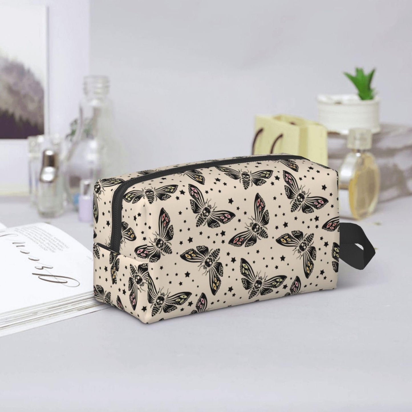 YISHOW Travel Makeup Bag Women Cosmetic Bag Adorable Roomy Toiletry Bag With Zipper