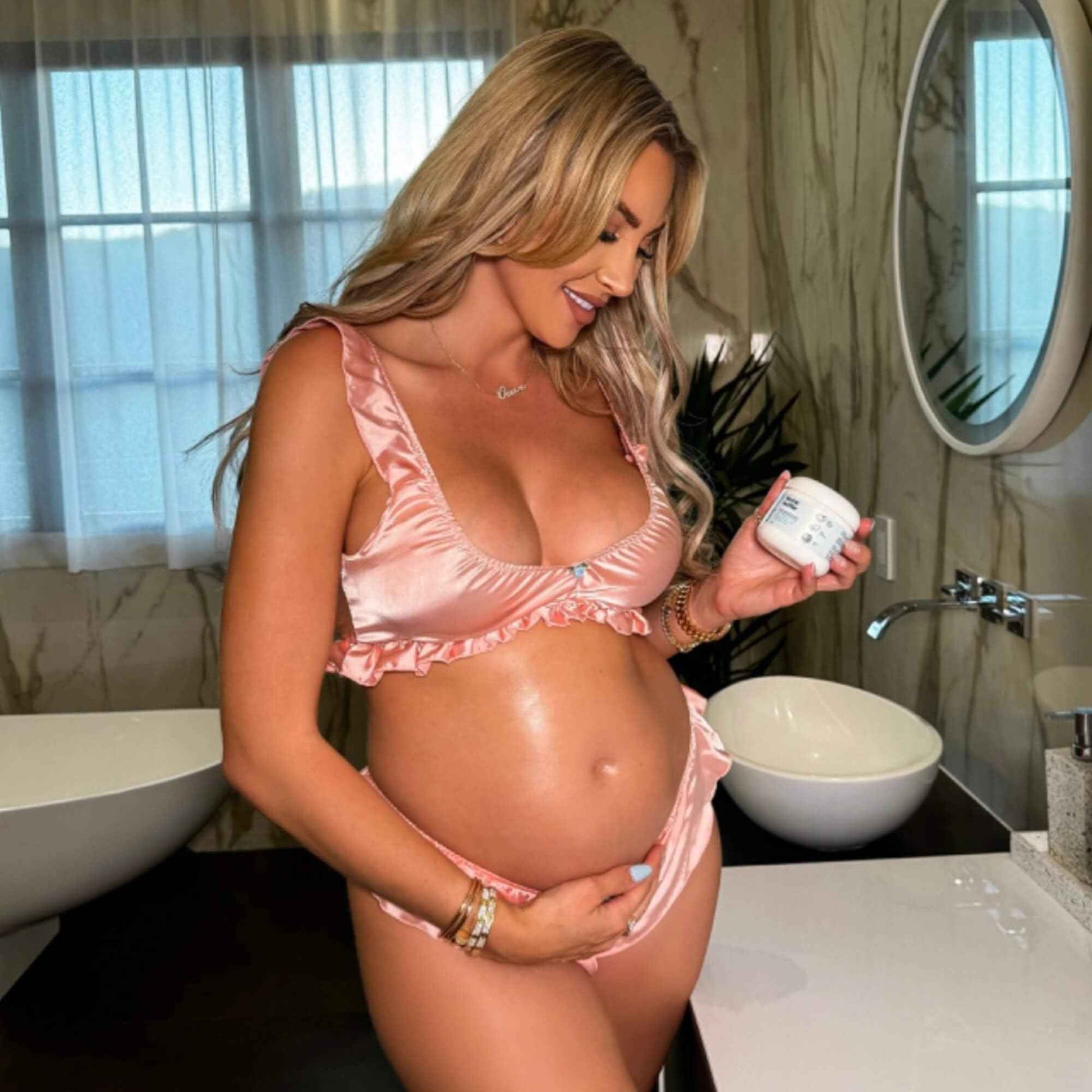 Bumpology Bump Butter Stretch Mark Moisturize Cream | 2-in-1 Powerful Butters + Oils | Physician Formulated | Hydrating Body Lotion | Pregnancy Safe | Made in USA