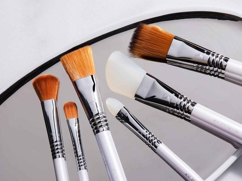 Sigma Beauty S02 Spatula Skincare Brush – Silicone Skincare Tool for Applying Skincare Products to Face and Skin, Face Mask Brush Applicator for Creams, Serums, and Masks (1 Pc)
