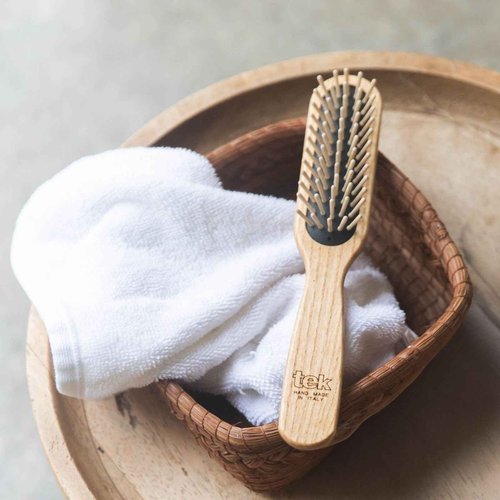 TEK – Rectangular Wooden Hair Brush with Short Rounded Teeth in Natural Ash Wood, Handmade in Italy – Ideal for Styling, Detangling, and Daily Care of Short, Fine, or Delicate Hair – 22 x 4 cm
