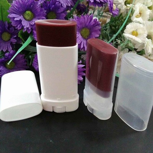 Minsily 20 PCS 15ml White Empty Plastic Oval Deodorant Container Oval Lip Balm Tubes Lipstick Tube 0.5 Oz Deodorant Containers Oval Twist-Up Tubes BPA-Free for DIY Homemade Crayon Chapstick Holder