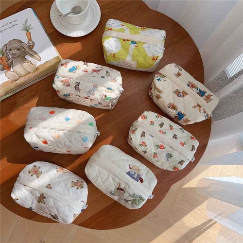 uekeboag Cute Small Quilted Cotton Makeup Pouch for Women and girls,Coquette Quilted Toiletry Bag,Animal Coquette Mini Bag, Kawaii Travel Cosmetic Bags(01Little Bear)