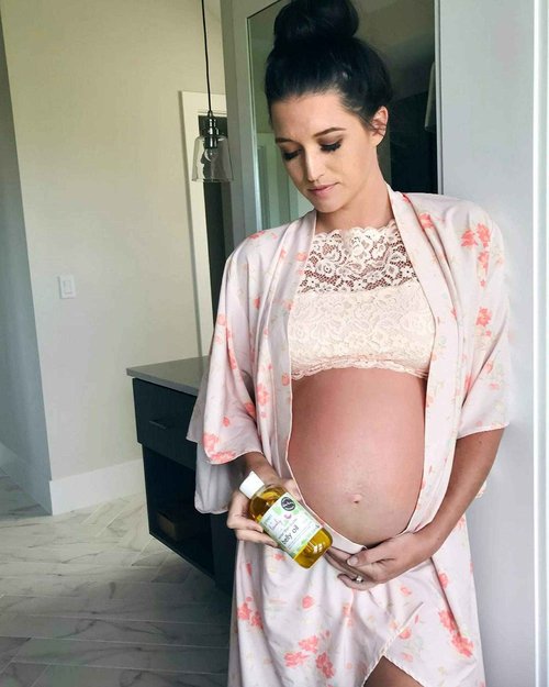 Green + Lovely Better than Butter Belly Oil(Tangerine) | Pregnancy Stretch Mark Prevention | 9 fl oz. Lasts for up to 6 Months | Natural Oil and Vitamin E Enriched for Amazing Skin Pre/Post Pregnancy