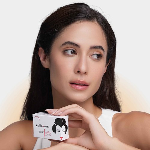 Kojie San Face & Body Shower Set - The Original Kojic Acid, Dark Spot Remover Bar Soap with Coconut & Tea Tree Oil – 65g x 8 Bars with Leafa Soap Net, Brush and Soap Dish