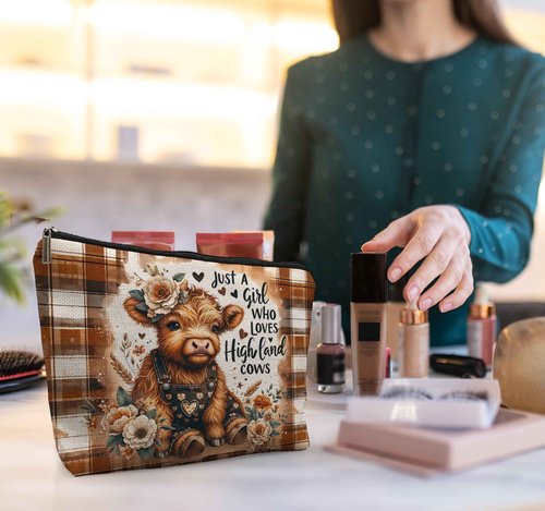 Uinwk Western Buffalo Plaid Makeup Bag, Highland Cow Gifts for Women, Cosmetic Pouch for Cow Lovers, Just a Girl Who Loves Highland Cows