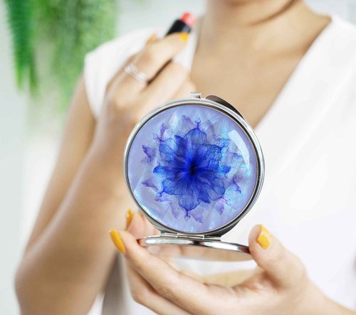 MADDesign Mother of Pearl Compact Makeup Travel Mirror (Flower Petals Purple)