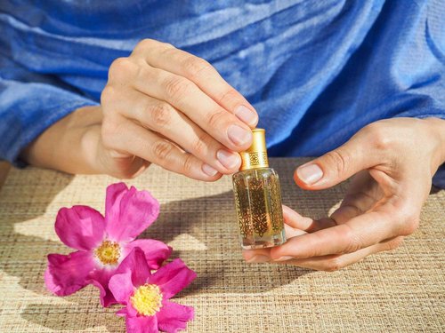 Signora Milione Perfume Oil 12 mL – Bold Fruity Floral with Raspberry Jasmine and Honey. Alcohol Free Long Lasting Oil, Compliment Magnet