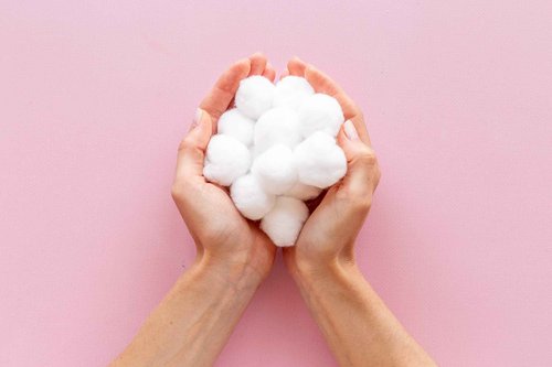 DecorRack 1000 [Large] Cotton Balls Bulk Pack for Make-Up, Nail Polish Removal, Applying Oil Lotion or Powder, Multi-Purpose Balls Made from 100% Natural Cotton, Soft and Absorbent (1000 Count)