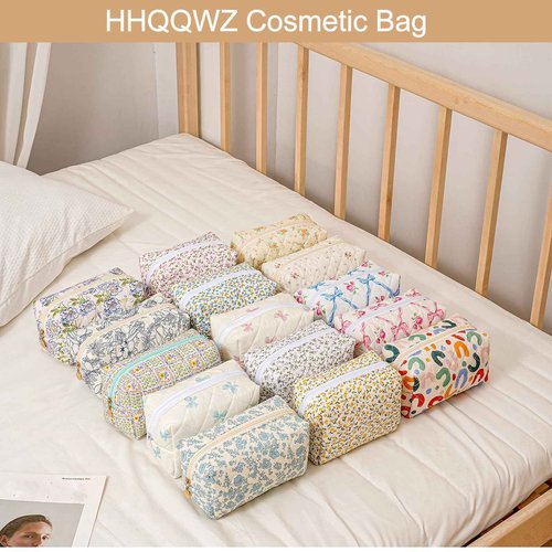 HHQQWZ Cute Floral Cotton Makeup Bag, Quilted Makeup Bag for Women Girls, Travel Floral Cosmetic Bag Zipper Make Up Pouch, Flowers Toiletry Organizer Bag (Small Red Bowknot)