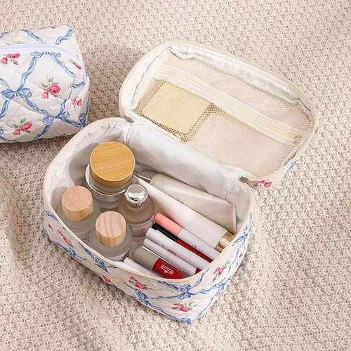 AMULOKRU Quilted Makeup Bag, Large Makeup Bag, Cute Cosmetic Bag for Women Girls, Floral Coquette Aesthetic Patchwork Travel Toiletry Make Up Organizer Bag