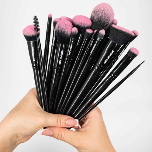 SHOPiiLAND 18-Piece Vegan Makeup Brush Set – Black & Pink Case, Soft Synthetic Bristles, Cruelty-Free, Ideal for Liquid, Powder, Cream & Bronzer; Includes Kabuki, Blender, Blush & Eyeshadow Brushes