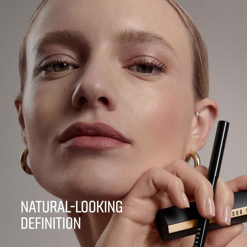 Bobbi Brown Lip Pencil | Velvety & Creamy Lip Liner for Natural-Looking Definition, 0.04 Ounce, Rum Raisin