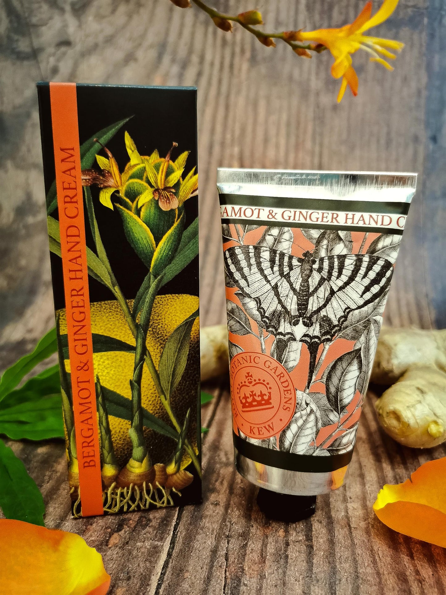 The English Soap Company Royal Botanical Gardens Kew Hand Cream, Luxury Ginger Hand Cream, Moisturising Hand Cream for Men and Women, Bergamot and Ginger Scent 75ml