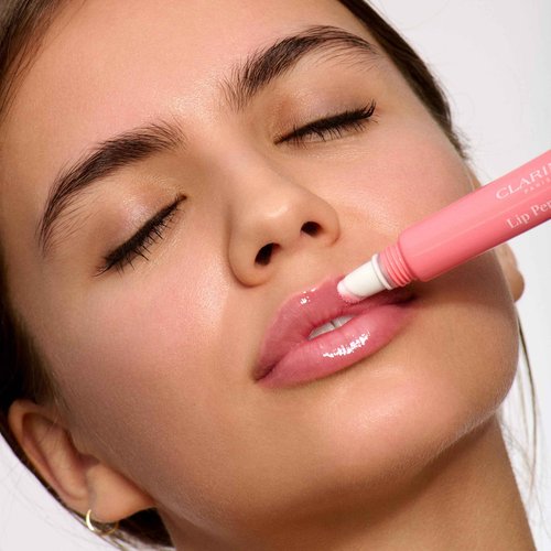 Clarins Natural Lip Perfector | Award-Winning | Sheer Finish Lip Plumping Gloss | Instant 3D Shine | Nourishing, Hydrating, Softening | Contains Natural Plant Extracts With Skincare Benefits