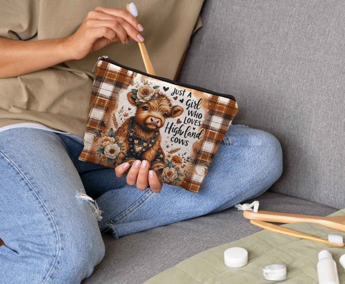 Uinwk Western Buffalo Plaid Makeup Bag, Highland Cow Gifts for Women, Cosmetic Pouch for Cow Lovers, Just a Girl Who Loves Highland Cows