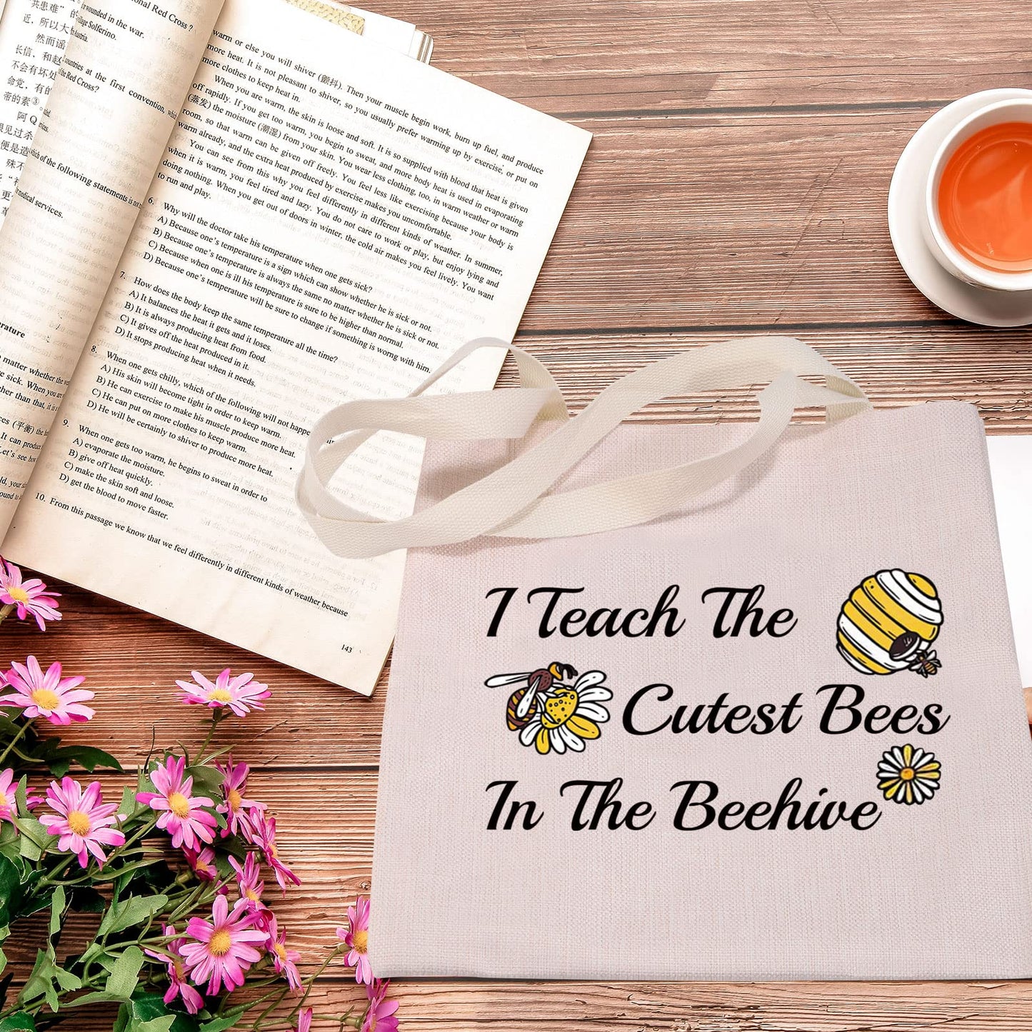 MEIKIUP Bee Keeper Teacher Makeup Bag Bee Teacher Gift Bumbee Honeybee Gift I Teach The Cutest Bees In The Beehive Cosmetic Bag(Beehive tote bag)