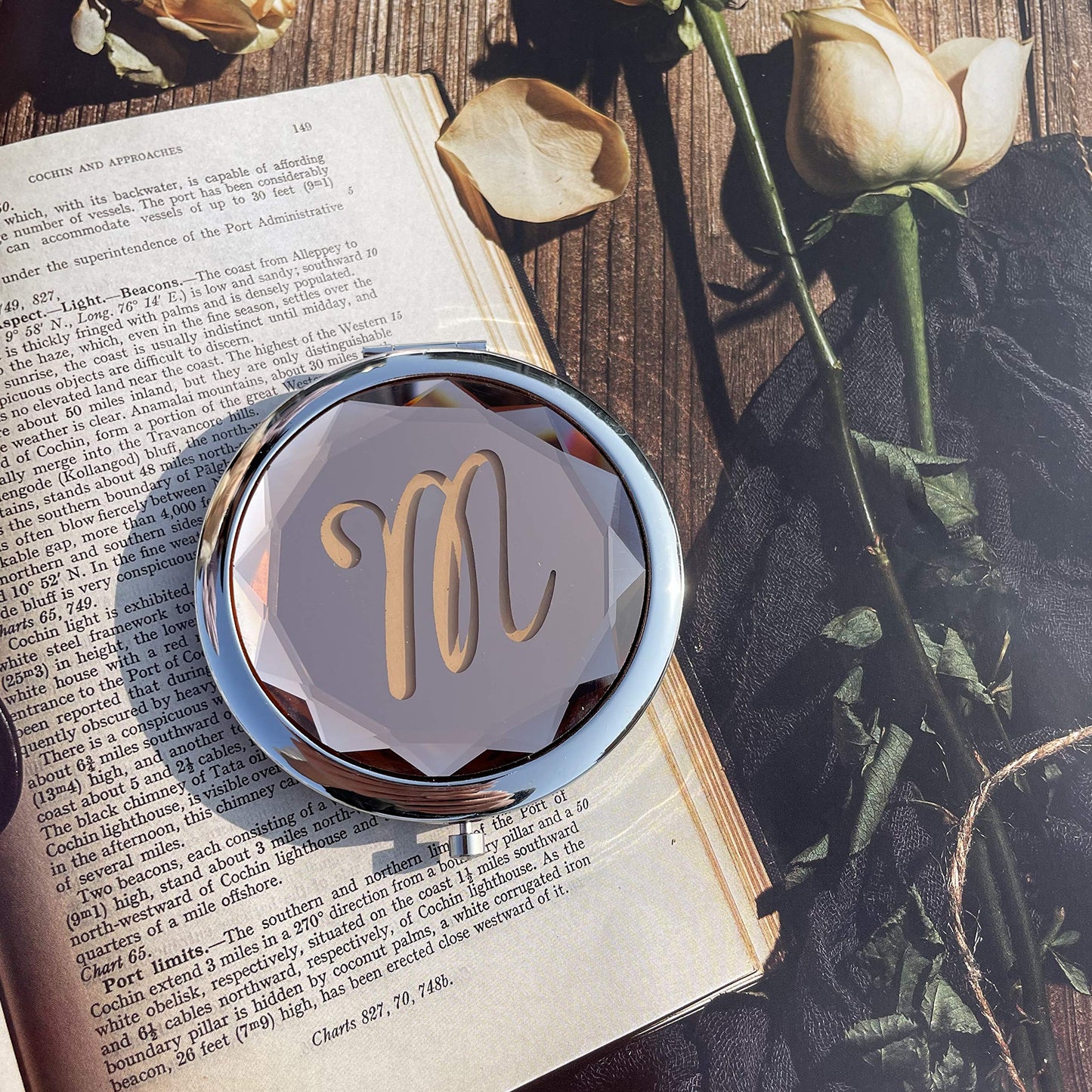 Compact Crystal Pocket Makeup Mirrors,Letter Mirrors Set Include 1 Letter Mirror 1 Letter Love Knot Bracelets for Bachelorette Party Bridesmaid Proposal Gifts ,Wedding Party Gifts. (Champagne M)