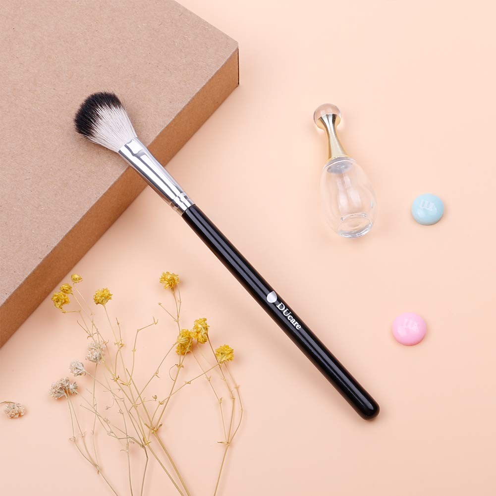 Highlighter Makeup Brush - Soft Goat Hair Blending and Precision Face Brush