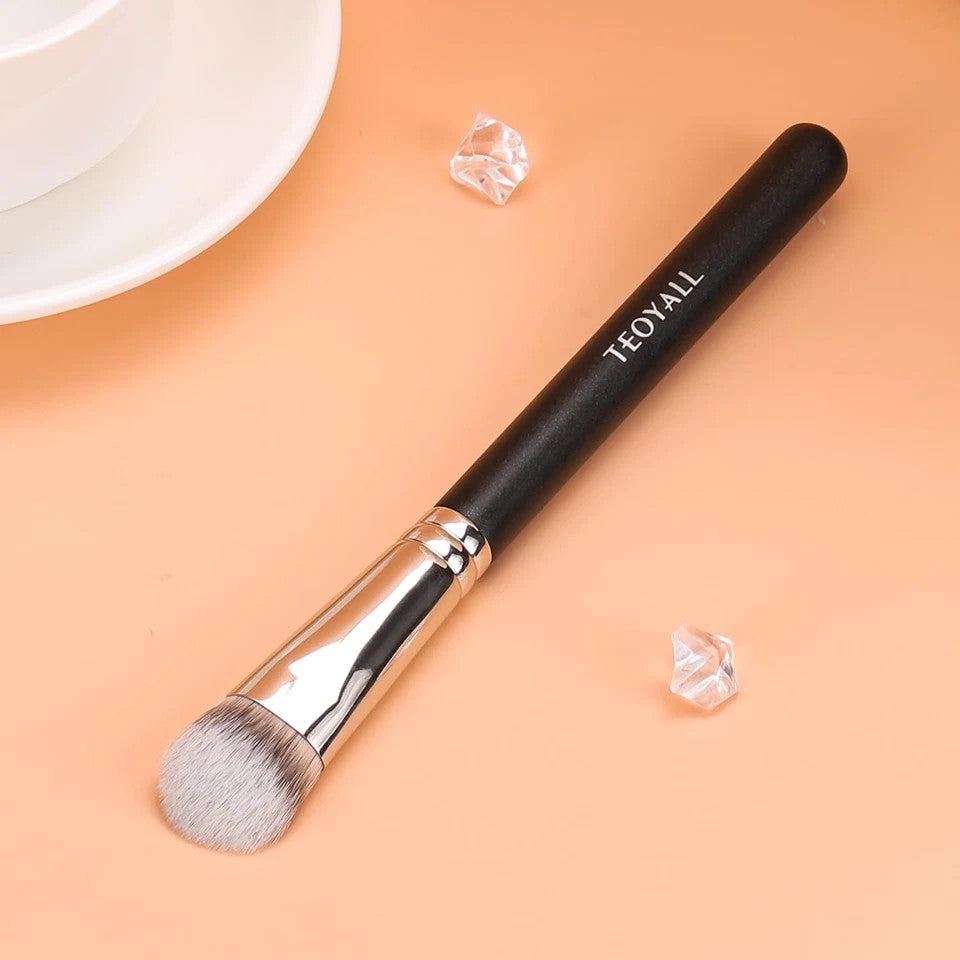 Angled Kabuki Concealer Brush 270S - Under Eye & Contour Makeup Tool