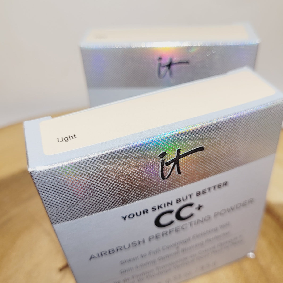 it Cosmetics CC+ Airbrush Perfecting Powder Light - Sheer to Full Coverage