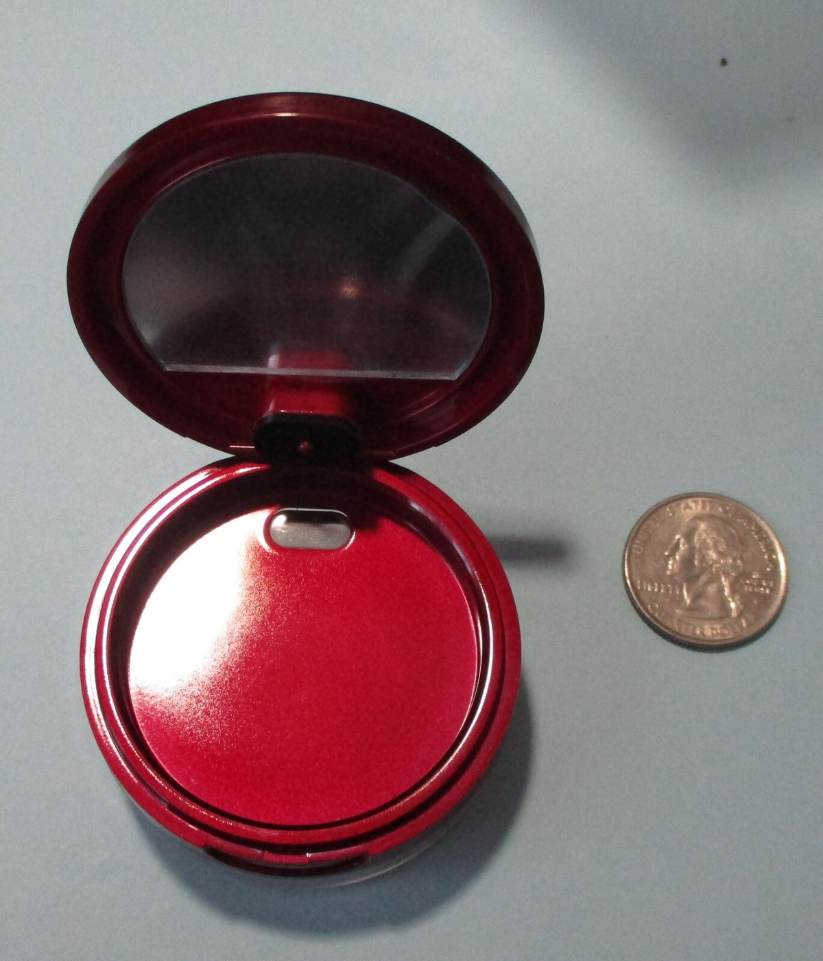 bareMinerals Mirrored Red Compact The Glamorous Life Collection