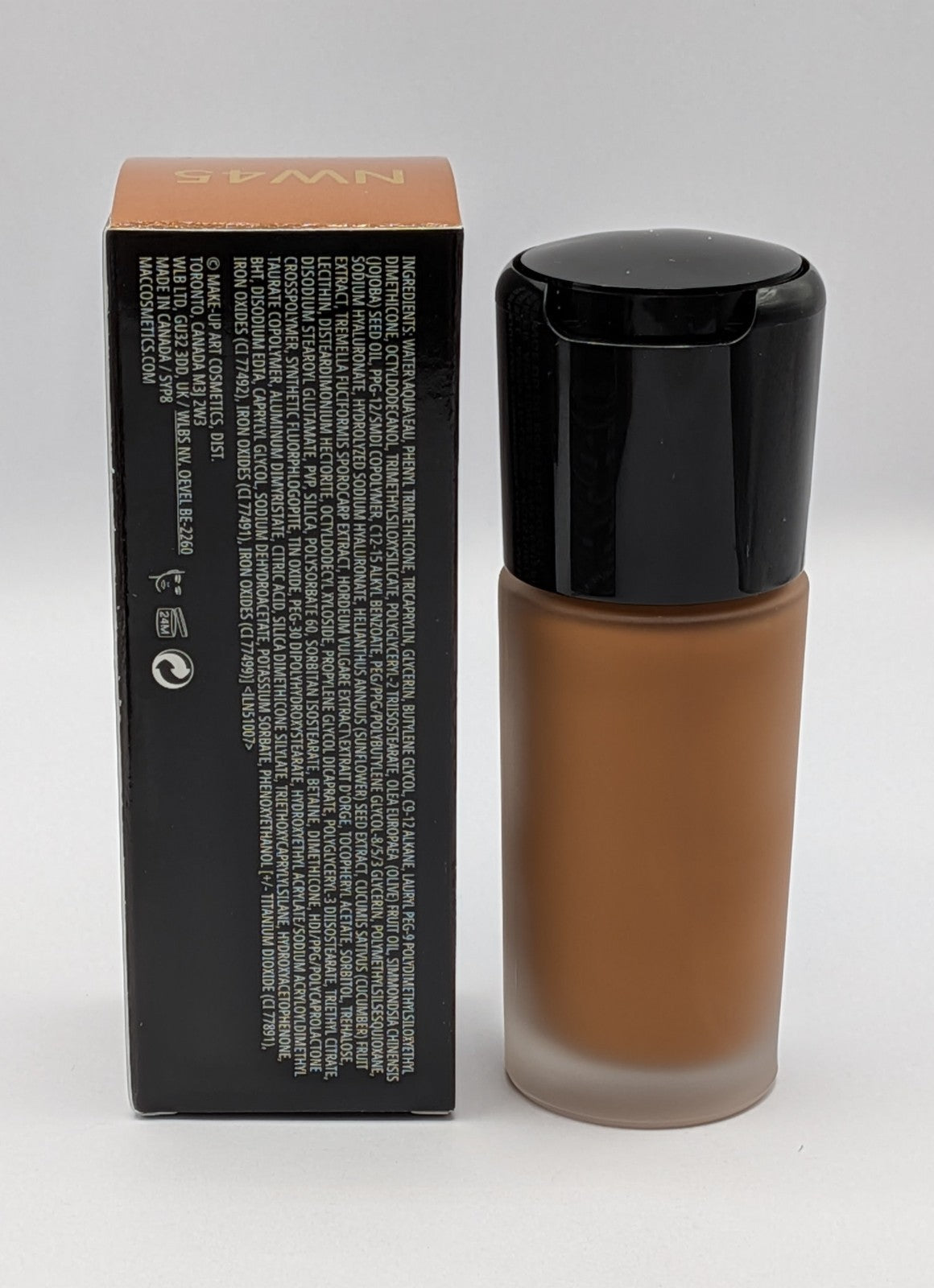 MAC NW45 Studio Radiance Serum Powered Foundation - Flawless Face Makeup