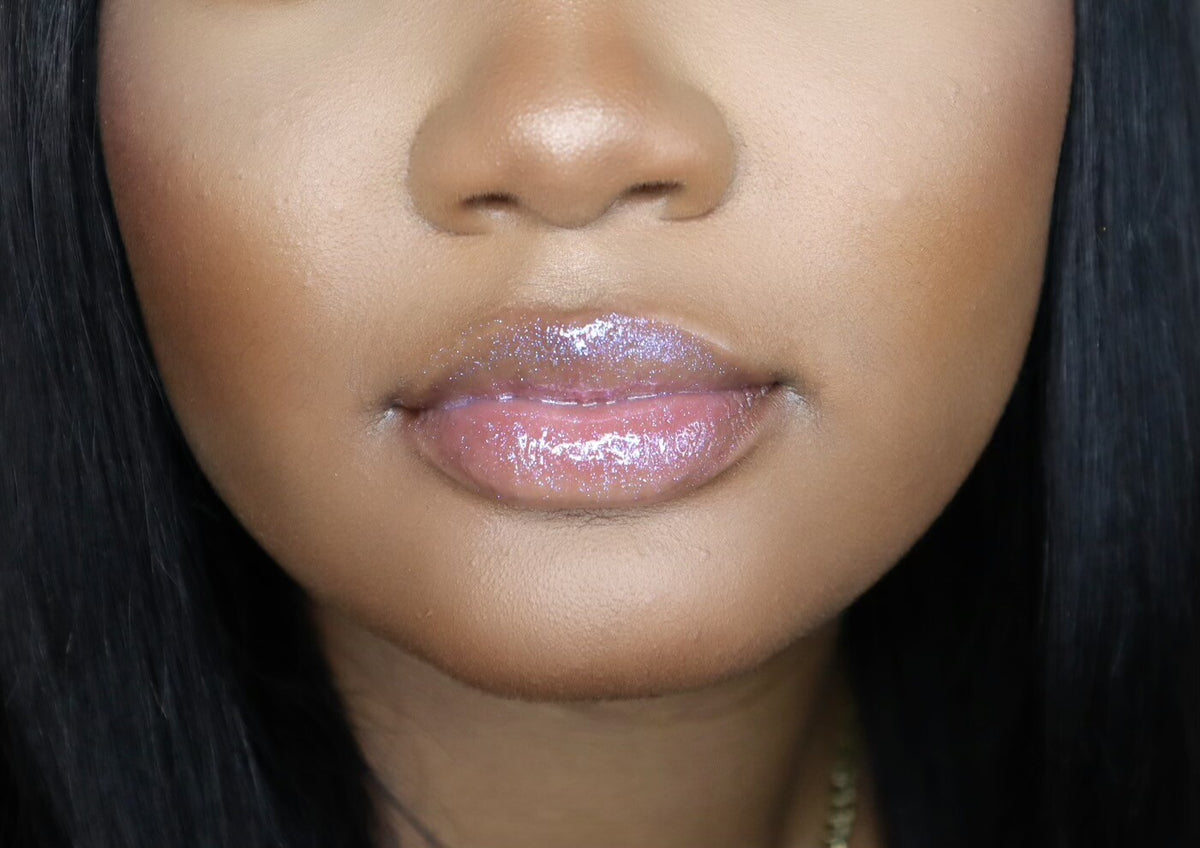 Luxurious Opalescent Lip Gloss - Plumping Shine & Nourishing Jojoba Oil