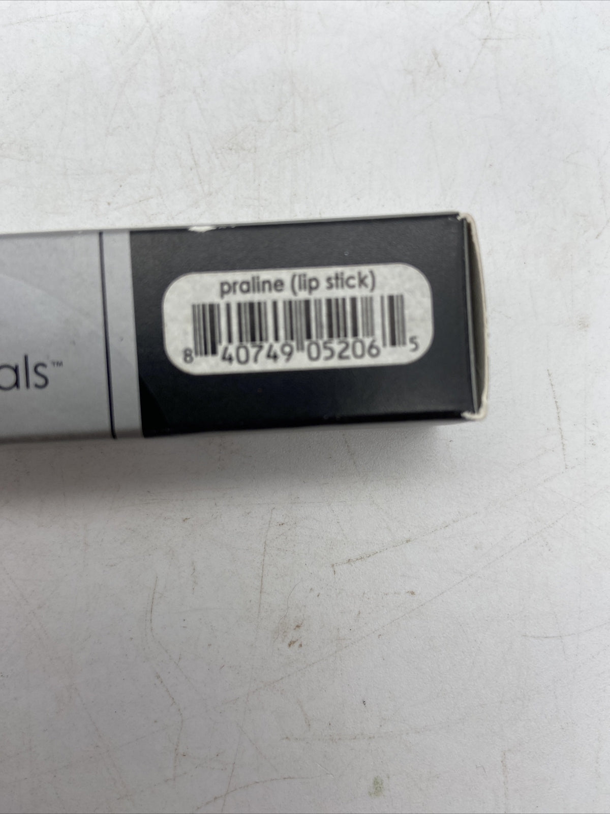 Praline Lipstick - GloMinerals 3.4g Lip Color for Elegant Look