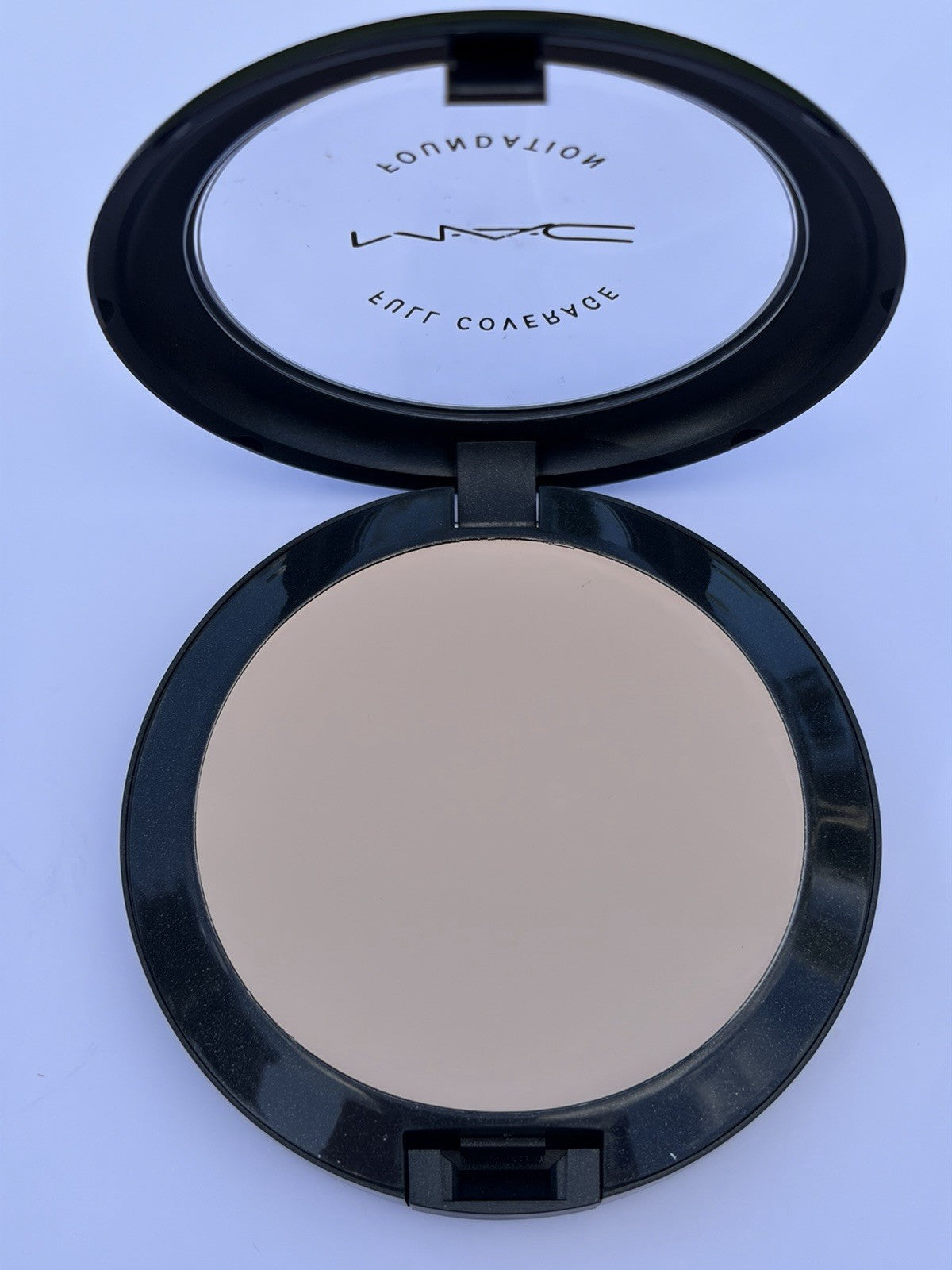 MAC Full Coverage Foundation W10 1 oz - New in Box, Face Makeup