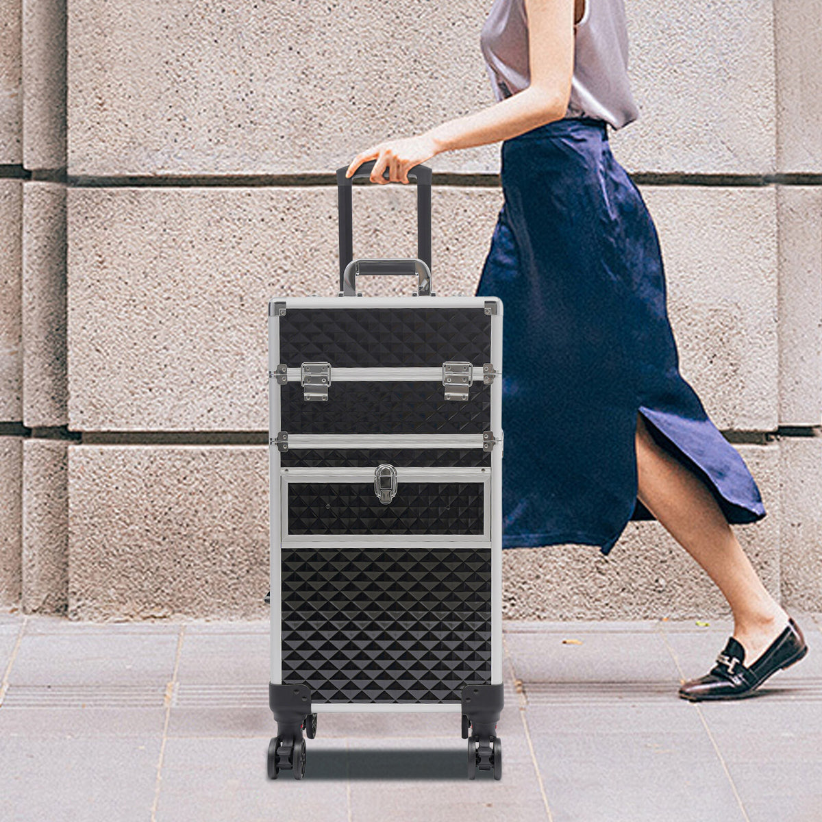 Large Capacity Professional Rolling Makeup Case with Durable Design