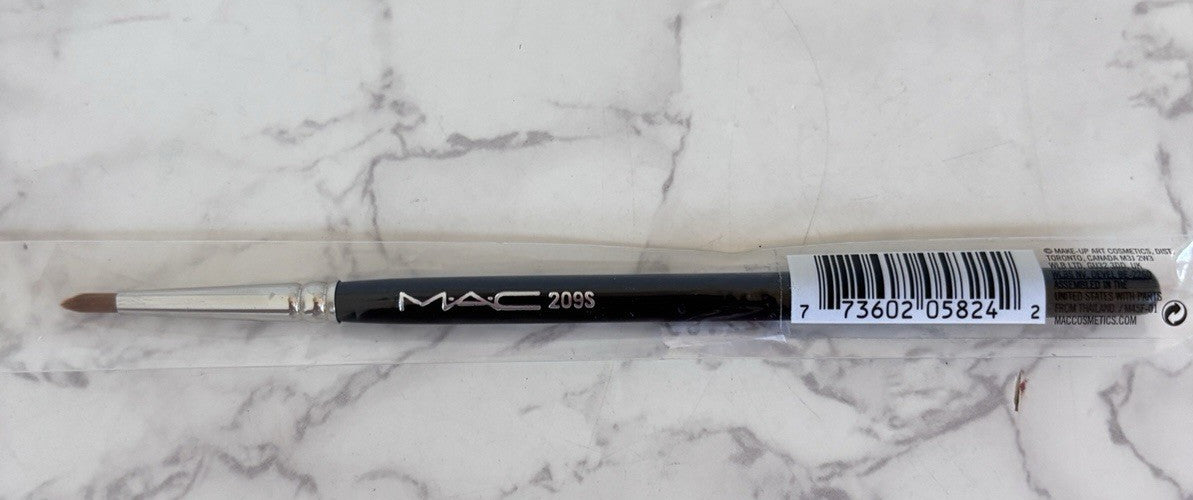 Eyeliner Brush Fine-Tipped for Liquids & Creams - Discontinued MAC 209S