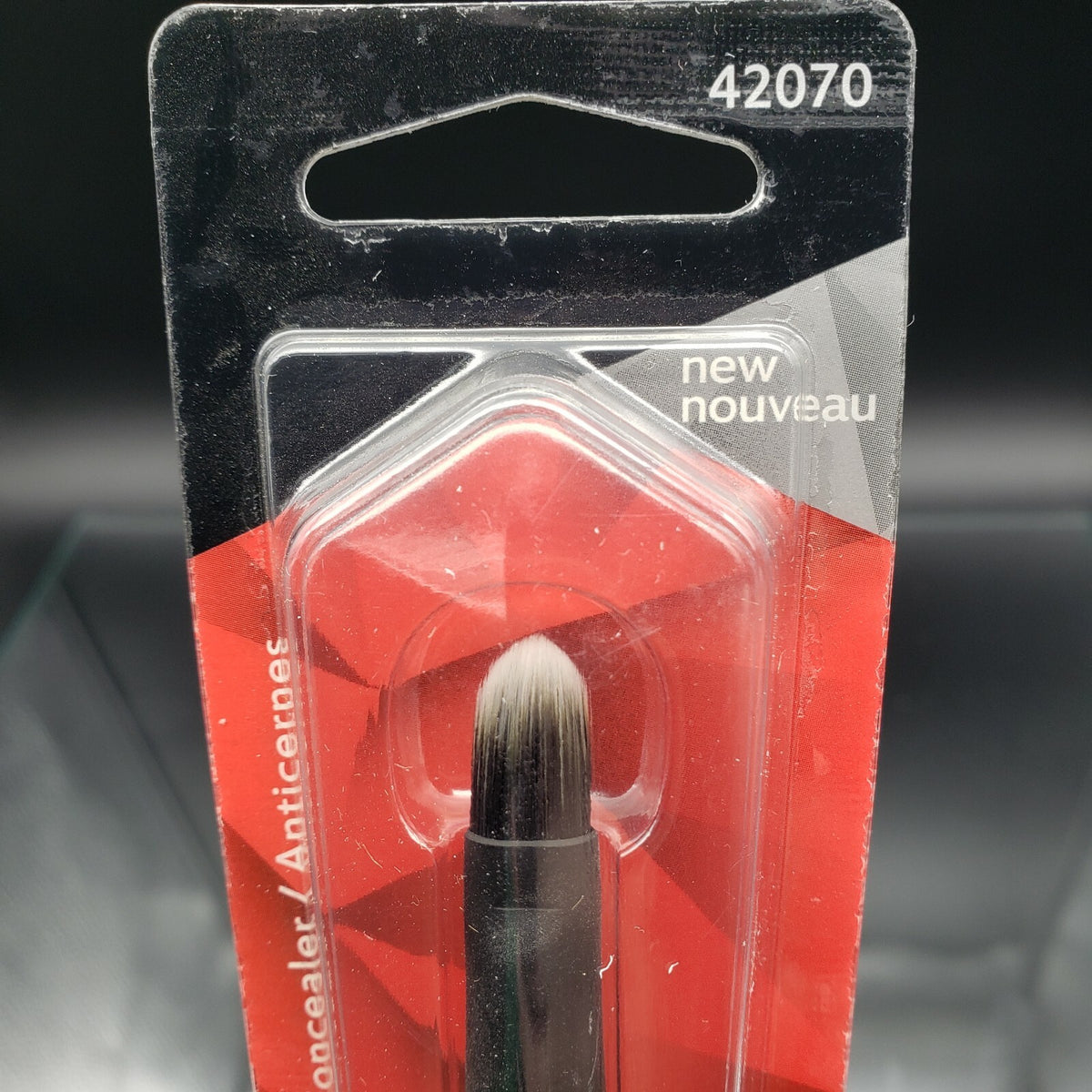 Revlon Diamond Grip Concealer Brush #42070 - Makeup Tool for Face