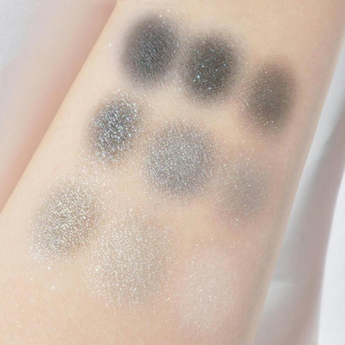 Glitter Eyeshadow Palette - 9 Colors, Waterproof & Long-Lasting, Black Silver