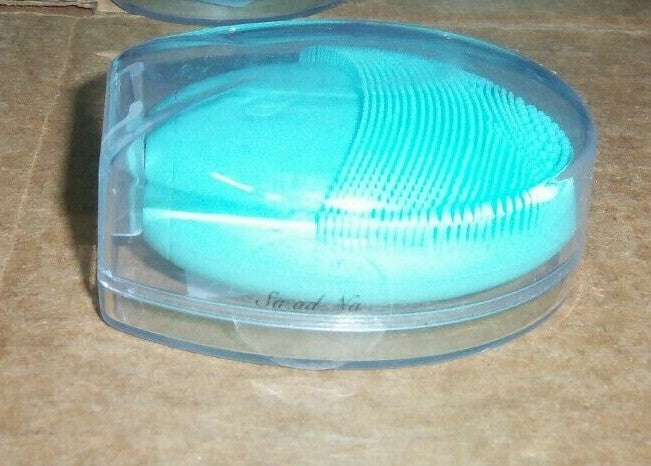 Portable Sonic Facial Cleansing Brush for Skin Care - Green Travel Case