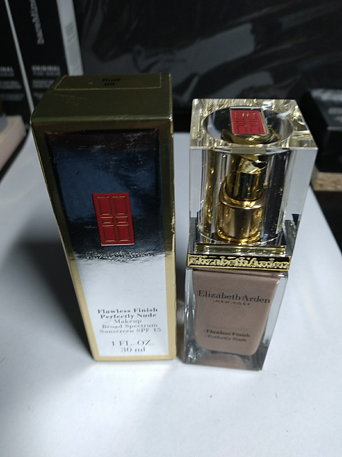 Elizabeth Arden Flawless Finish Perfectly Nude Foundation SPF 15 Buff 09 - 1 fl oz