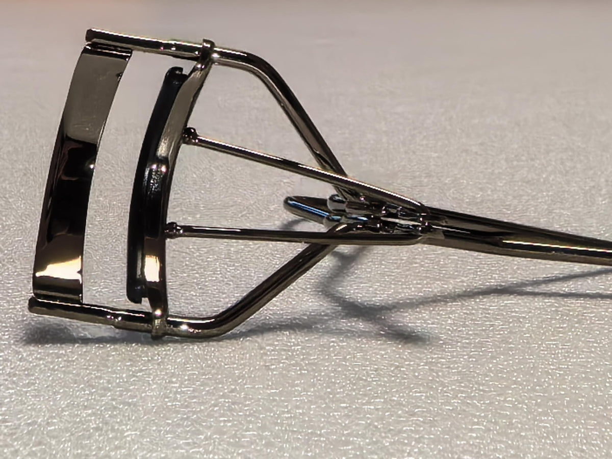 Stainless Steel Eyelash Curler for Natural Lash Curling - Silver